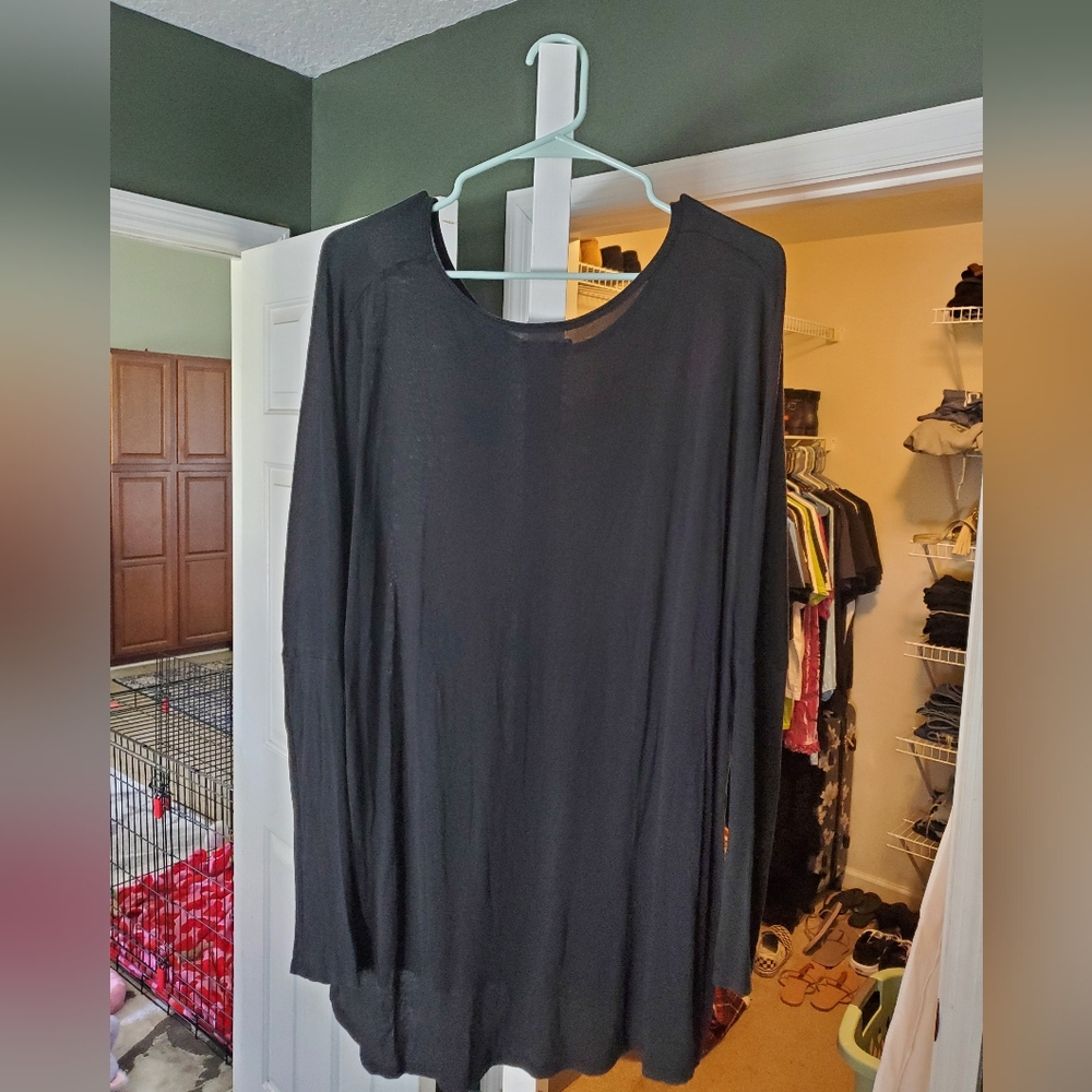 SOLD - Lauren Moshi Eye Print Oversized Long Sleeve Top - Picture 7 of 7